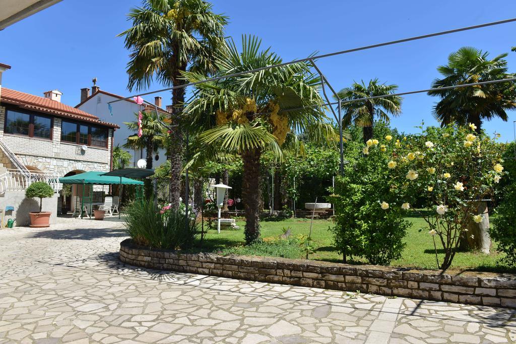 Apartments Nela Porec Esterno foto