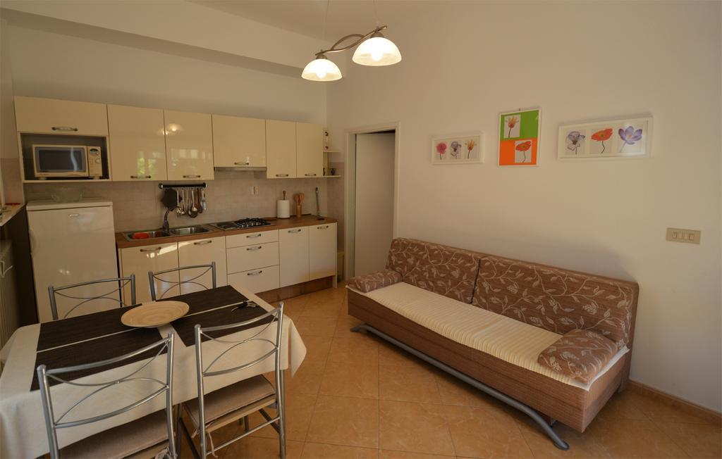 Apartments Nela Porec Esterno foto