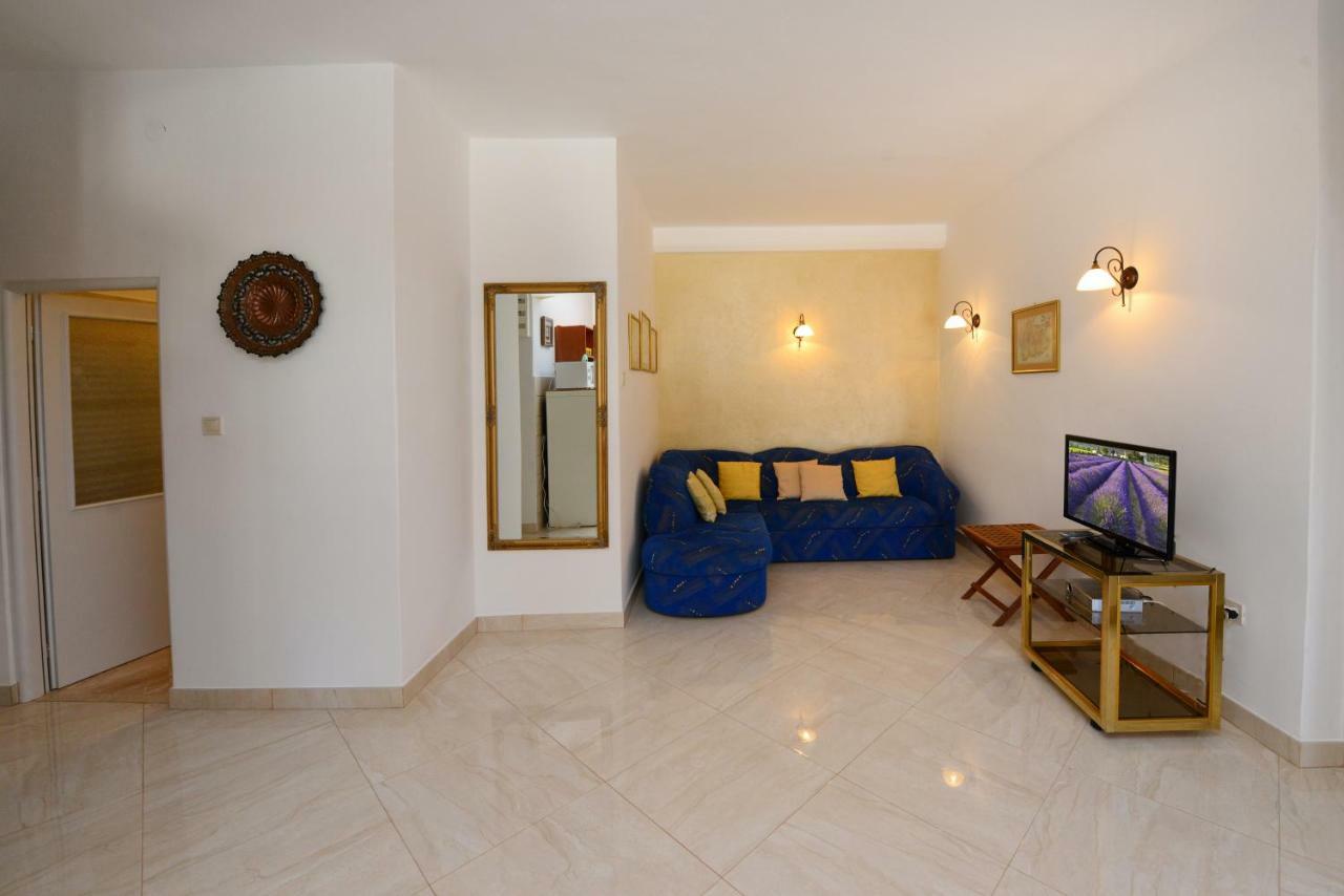 Apartments Nela Porec Esterno foto